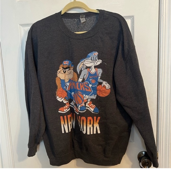 {GILDAN} Looney toons Knicks crewneck - Picture 2 of 7